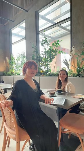 人生の初体験：初めての海外メンタリング体験🇲🇾 今日は、EOのメンターメンティプログラムで 初めてマレーシア人の女性起業家に対して メンターとしてセッションを行いました。 なんと！私が英語でメンターです。 人生で初めての挑戦です。 しかもテーマは「ファミリービジネスのジェネレーションについて」 守備義務があるので、細かくは書けませんが 私自身は「人柄ビジネス®」のスタートアップ支援を 専門にしているので、正直どう貢献できるか最初は少し不安でした。。 私自身、創業者ですし。 さらに、彼女の英語はとても早くて早くて 「私、ついていけるかな…？」と一瞬たじろぎましたが そこは、まずやってみよう。の精神です。 AIが同時通訳のようにサポートしてくれて まるで神様の采配のような時間になりました。 彼女は話していくうちに見えてきたのは、アジア特有の 国を超えても存在している「女性が自分らしくリーダーシップを発揮することへの無意識のブロック」が根底にあるということでした。 日本でもマレーシアでも、課題の本質は同じ。 無意識の思い込み。Unconscious belief そんな思い込みを超えてい