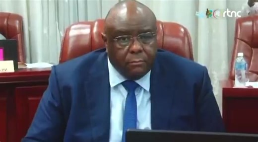 #RDC: Le conseil des ministres a évoqué un projet de développement et de construction de l’aéroport international de N’Djili qui vise à moderniser cette infrastructure clé avec la création d’une nouvelle aérogare s’étendant sur 48 000 mètres carrés. Conçue pour accueillir initialement 5 millions de passagers par an, cette initiative ambitionne de renforcer la capacité d’accueil et d’améliorer les services de l’aéroport, afin de répondre à la croissance du trafic aérien et de positionner Kinshasa