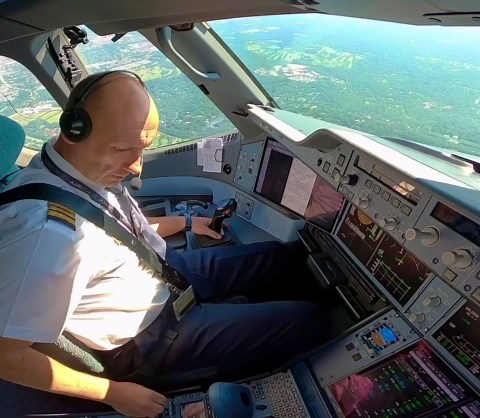 Airbus A350-1000 landing at New York | Just Planes