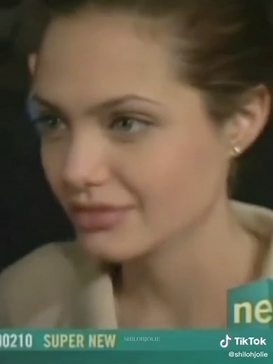 she’s the most beautiful woman to walk in this planet. #angelinajolie #fypシ