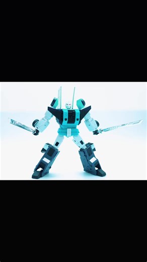 Magic Square VS NewAge Legends Sixshot. Full Review here- https://youtu.be/aGuE64SkPuQ .. .... #legend #sixshot #transformation #transformers