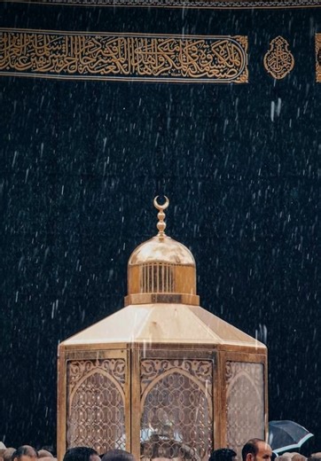 Exploring Islamic Themes Through Visual Art