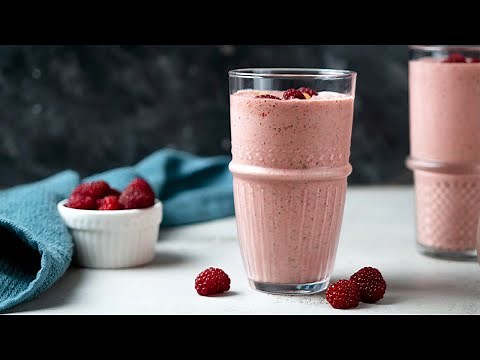 Easy Keto Cinnamon Raspberry Smoothie [Packed with Nutrition]