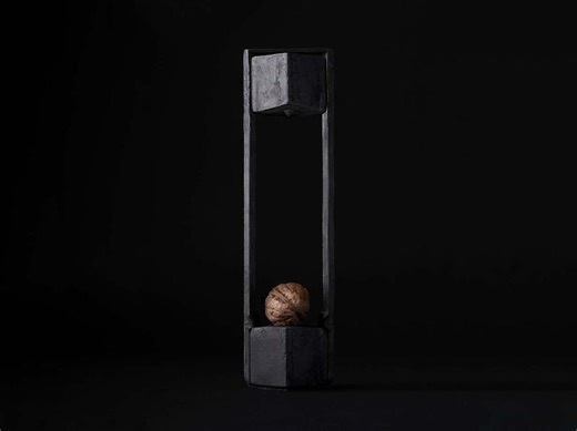 Nutcracking – The sound of satisfaction