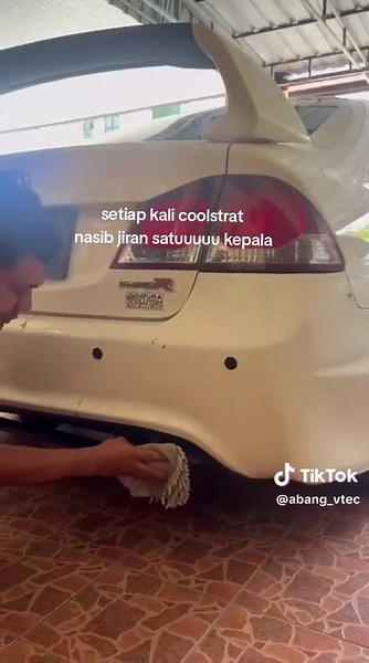 Cinematic Honda Civic Modifications and Features