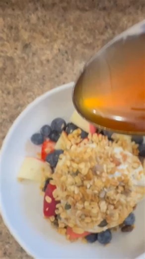 Delicious stingless bee honey… yummy breakfast #sydneystinglessbees #honey #stinglessbees #tetragonulacarbonaria #breakfast #stinglessbeehoney | Sydney stingless bees