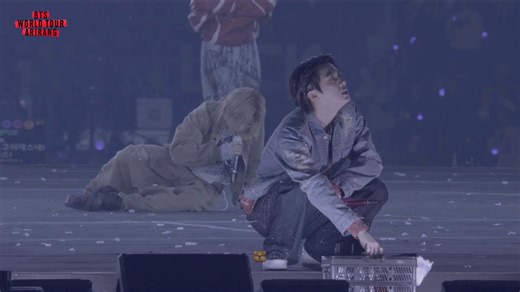 This is after a very high energy segment where they do back to back high energy songs, yet Seokjin casually drinking water with no issues whatsoever. Even from his posture you can tell, he is so much in control. His stamina is that of a Superman