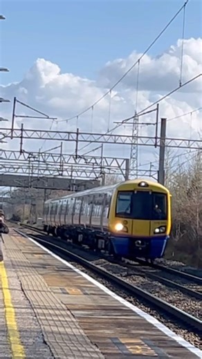 London overground class 378 passing Acton bridge WCML in the north west?? A bit lost isn’t it #train