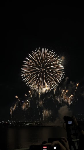 View này là view triệu đô 😂#불꽃놀이 #한강공원 #불꽃축제2023 #toptrending #xuhuongtiktok #duhocsinhhanquoc #CapCut