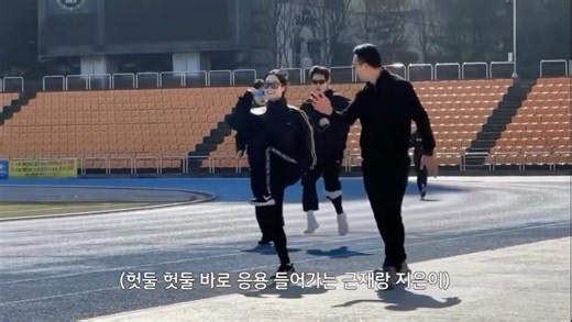 Kim Dahyun 🩵🤍🩷💙❤️🖤🩶🫰🏻🍫 on Instagram: "behind the scenes of Dahyun in in Yoon Seobin’s vlog #ダヒョン #다현 #多賢 #김다현 #kimdahyun"