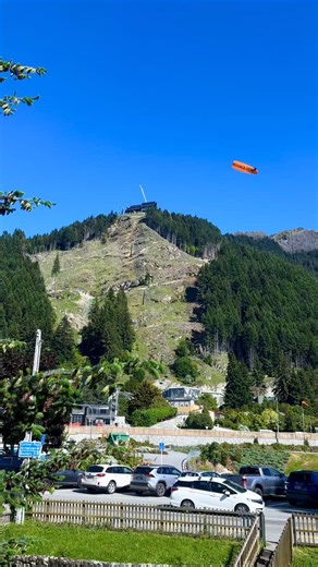 Anna & Mike 🇳🇿🇬🇧 | Bucket List Travel Couple 🎒 on Instagram: "Would you try this?!? 👀✨ When you wake up and see this outside your window… you know you can only be in Queenstown, New Zealand! 😂🪂 Only in NZ do you open the curtains expecting a nice lake view and instead get someone casually doing these kinds of swoops on a paraglider before you’ve even had your breakfast ☕️ From paragliders to bungy jumpers, jet boats to sky swings, Queenstown is one giant playground for adrenaline addicts