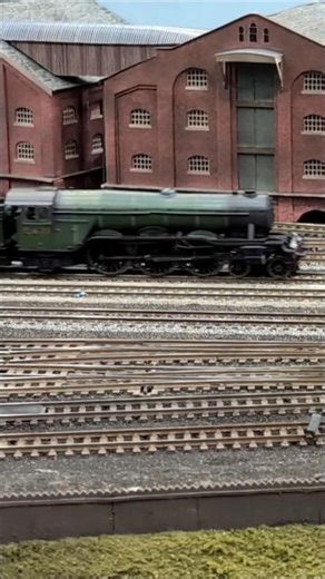 LNER Pacific Steams Through Grantham With a Rake of Teaks #modeltrains #railway #shorts