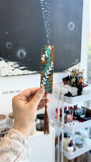 Hand-painted boomark 📖✨ #handmadebookmark #Handpainted #AcrylicArt