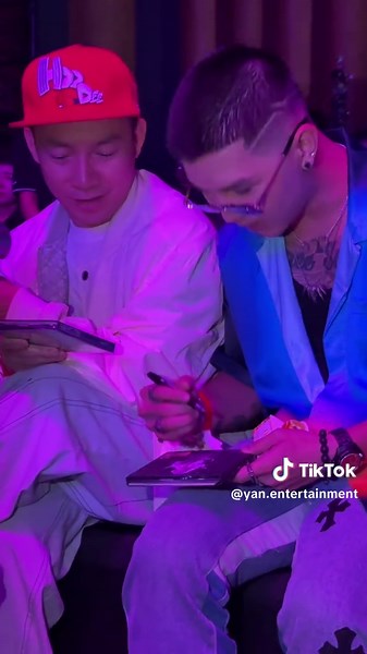 Các “anh trai, chị đẹp, em xinh” đổ bộ mini concert của Han Sara #yan #yanentertainment #hansara #miniconcert