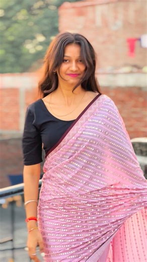 Ayushi Singh on Instagram: "🩷😘#instagram #gorakhpur #explorepage"