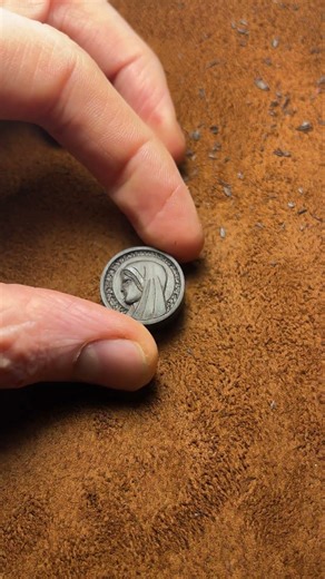 Hand wood carving #woodcarving #woodscraft