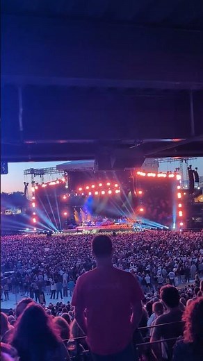 Bruce Springsteen shouts out Central New Jersey at Philadelphia show