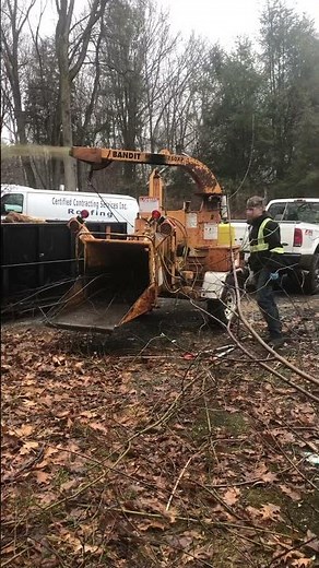 Bandit 150xp wood chipper with ford 300 inline 6 gasoline industrial engine! Kicks aszzz