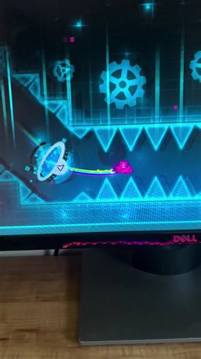 Playing Geometry Dash level “8o X” by F3lixram