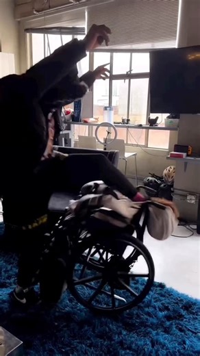 Kil ll Joi on Instagram: "Sit down Leprechaun in Hood…you un-alived @icet I didn’t forget…🥷🏾♿️📺 . #leprechaun #inthehood #stomp #kirkfranklin #freetv"