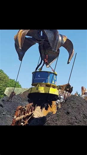 🇮🇹 Gauss Magneti în România 🇷🇴 ! 🔵⚡ Vrei să separi materialele corect? ♻️ Vrei să ridici grinzi, bobine sau orice fier fără stres? 🏗️ Când ai nevoie să manipulezi metalul rapid și fără bătăi de cap, există o soluție simplă: magnetul potrivit. 🔥 Îi vezi în oțelării și centre de reciclare din toată Europa 🌍 – pentru că își fac treaba zi de zi, fără să cedeze. ✨ Puternici ✨ Simpli ✨ 100% made in Italy 🇮🇹 Magneți industriali care chiar țin (la propriu și la figurat) 🧲 Dacă vrei să-ți ușur