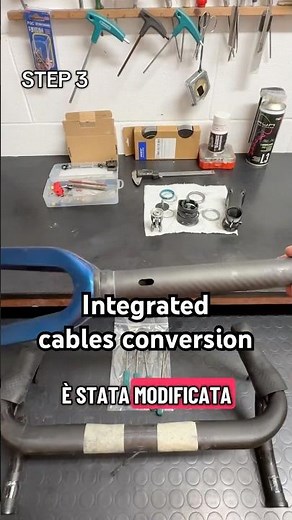 Integrated cables TCR: 3/6 delle modifiche a forcella e manubrio per il passaggio a cavi interni.