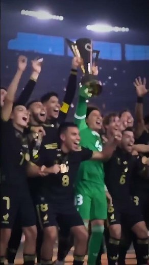 A GIANT! Ochoa cries after another title with Mexico