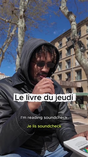 Et toi quel est ton livre du moment ? Rdv chaque jeudi pour découvrir ce que les gens lisent dans la rue. #marseille #microtrottoir #livresaddict #booktok #livres