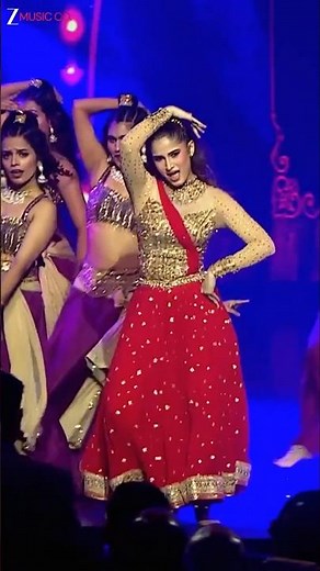 #RashaThadani Rules the Stage with #UyiAmma at #ZeeCineAwards!🔥 #AmitTrivedi #Madhubanti #Shorts