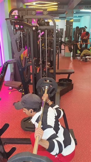 Legs workout squat 💪🏻☠️#legday #shortsfeed #viralshort #trendingshorts #gym #new #shorts