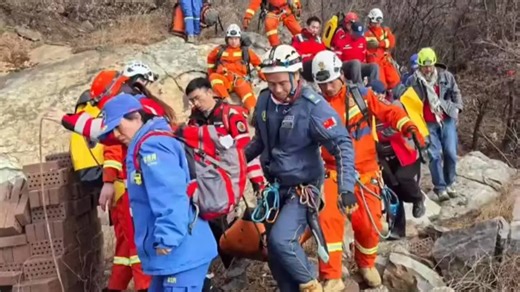 一家四口爬河南中灵山，33岁女子深夜突然失踪，遗体在山崖下被发现，附近没有监控_腾讯新闻