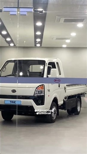 Imagina um caminhão urbano com força de 204 cv, torque instantâneo e capacidade total para entregas