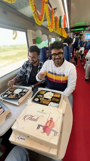 Banaras ➡️ Khajuraho Vande Bharat Exp Delicious 🍱 Lunch & Window side view | Rail Premi Biswajit