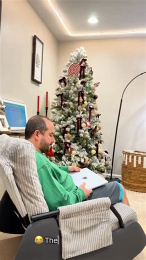 Karol D. on Instagram: "A Quiet Corner I Didn’t Know I Needed Morning light. A cup of coffee. And a gentle rock that slows everything down. This FelixKing rocking chair has quietly become my favorite spot at home. Not loud. Not flashy. Just… comfortable in the best way. ✨ A smooth, steady rocking motion ✨ A seat that feels wide, supportive, and inviting ✨ A backrest that reclines when the day asks for rest ✨ A soft green tone that blends perfectly into a calm, neutral space ✨ Link in bio✨ @felix