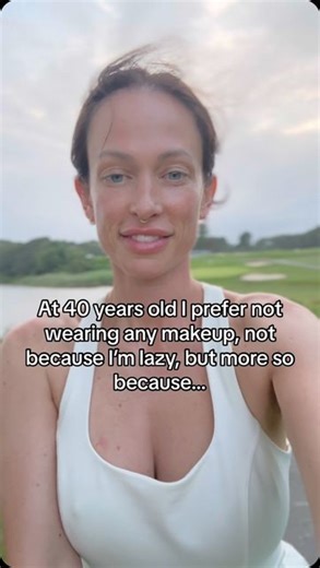 Amanda Marie on Instagram: "Reasons to follow this 40 year old mom - - - Because  caniborrowsomesugar.com Because I’ve got luscious lower lips that kiss back Because I love a good book and documentary- esp. true crime Because I love to eat! Let’s talk food…襤"