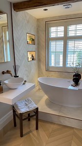 I feel like I’ve not shown the bathroom for ages. This is “my bathroom” ha Wez isn’t into baths so it’s only me that uses this room really 😝 I wanted this room to flow from all the other rooms so we carried the wood flooring through, which works really well. Then we just tiled the bath area. We went for these beautiful honey stoned marble tiles from @mandarinstoneofficial and I absolutely love them. The bathroom suite was from @lussostone in a polished white, so gives a nice hotel feel. I canno