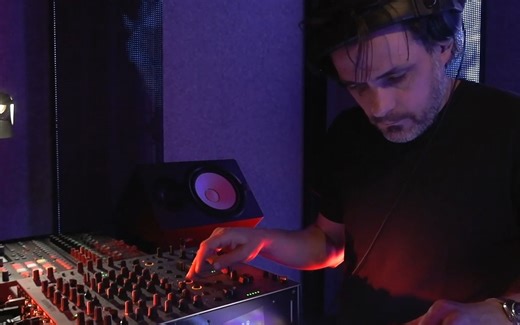 粉红噪音002 - Robin Kampschoer 现场演出（Pink Noise 002 - Robin Kampschoer Live Set）