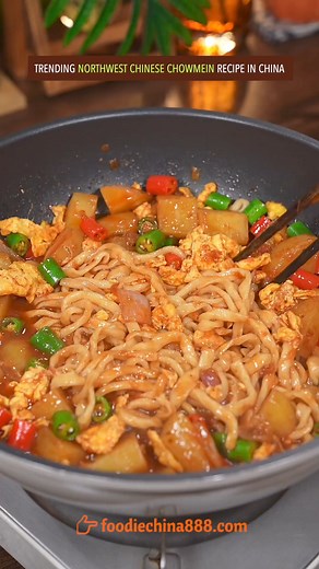 Trending northwest Chinese chowmein recipe in China. Do you want to try? #recipe #cooking #chinesefood #chowmein #noodles #comfortfood | foodiechina888