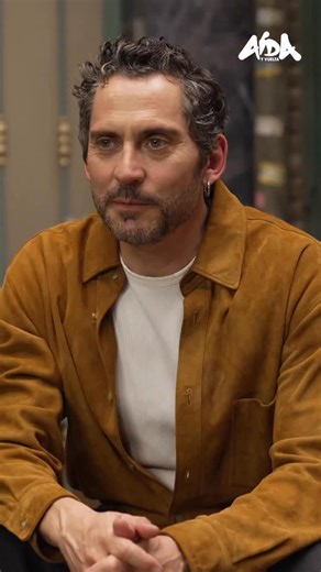 AÍDA Y VUELTA, la película on Instagram: "🎬 A @pacoleon le confundieron con el Luisma durante la grabación de su primera película: “Dijeron, ‘¿Pero cómo va a ser el director, si el Luisma es tonto?’” _____________ Estreno el 30 de enero solo en cines #Aida #AidaYVuelta #AIDAMANÍA"