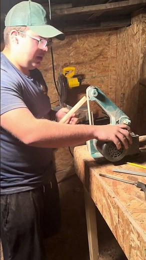 Restoring a cast iron skillet #homestead #woodworking