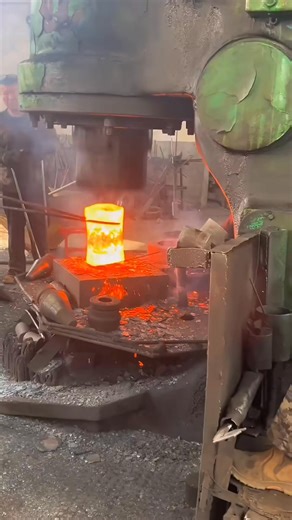 working hard 💪💪💪#blacksmith #foryou #hardwork #workinghard #handmade | Blacksmith Guys