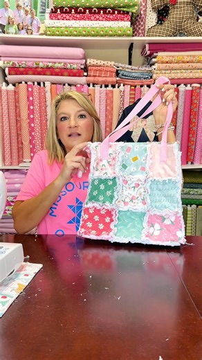Rag Bag Amy Latta Fabrics step by step sewing tutorial for beginners … I teach easy beginner friendly projects right here every day ❤️ Templates available at https://hometownquiltcompany.com/ #sewing #tamijones #beginnersewing #diy #crafty WalMart https://walmrt.us/3A8Dkca Amazon https://urlgeni.us/amazon/V2FXZj | Tami Jones • Hometown Quilt Company, LLC