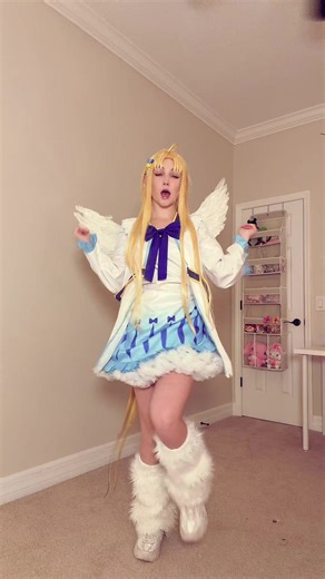 Nostalgic Cosplay Dance for Rising of the Shield Hero