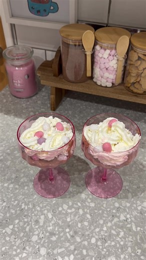 An easy fun delicious dessert in under 5 minutes! My kind of dessert 🙌😂 We loved making these! All you need is - 💕Mini eggs 💕Whipped cream 💕Brookie bites 💕Dairy milk desert pot A gorgeous Easter dessert x #easter #easterdessert #easyrecipes #easybaking #quickrecipes