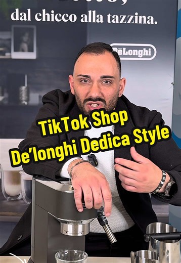 BASTA FILE AL BAR! ☕ Trasforma la tua cucina in una caffetteria di lusso. La Dedica Style è la macchina da barista che si infila ovunque (solo 15 cm!). Un affare che non puoi lasciarti scappare. Clicca il carrello subito! 👇 #dedicastyle #Delonghi #caffe #tiktokshopblackfriday #TikTokShop