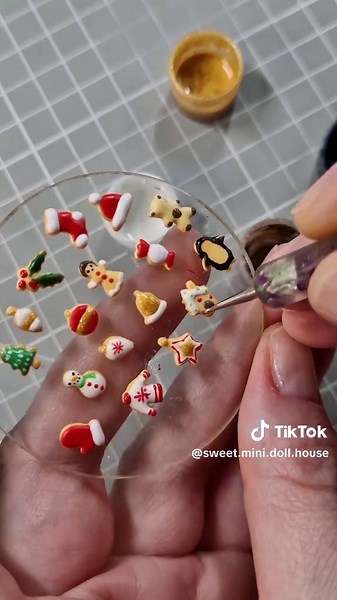 Miniature gingerbread cookies 🎄🎀🎅⛄️❄️🌟#polymerclay #miniature #dollhouse #diy #sweetminidollhouse #craft #handmade #полімернаглина #cutters