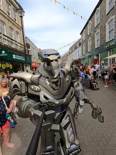 When a #robot is doing the #shopping just make sure you’re not in the way!!! #entertainment #comedy #ai #artificialintelligence #crazy #technology #future | Titan the Robot