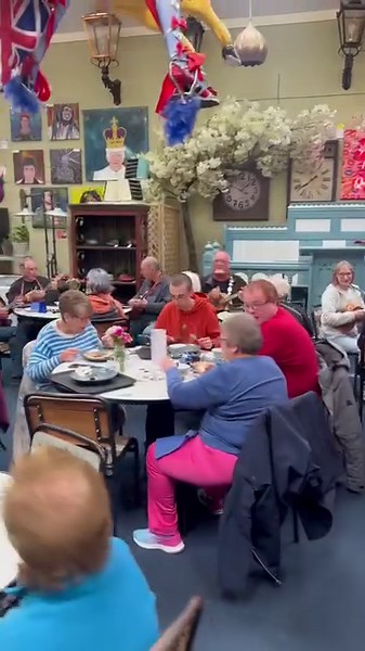 Shropshire Ukulele Massive! So much fun - seeing this FLASH MOB! 👏🏼 Suddenly this huge ukulele band appear in the cafe from no where!!! 🫢😳😲 | The British Ironwork Centre