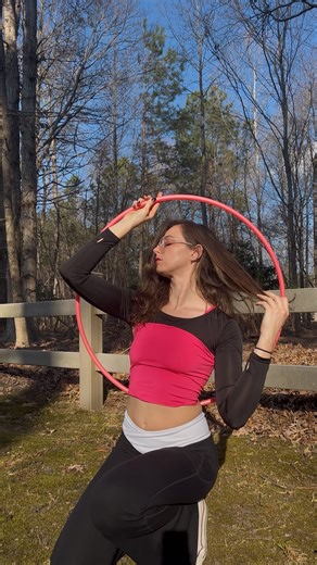 Mary Jane on Instagram: "💕i lost track of living in a dream 💕 my favorite hoops in the world from @hoopologie ✨ #flowarts #flowartist #hoops #hoopart #hoopersofig #flow #movementismedicine #flowartscommunity"