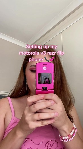 setting up my motorola razr v3 flip phone and this is literally the most excited i’ve ever been #y2k #y2kaesthetic #motorola #motorolarazr #motorolarazrv3 #flipphone #2000sthrowback #2000s #2000stech #myspace #troybolton #y2knostalgia #nostalgia #2000snostalgia #throwback